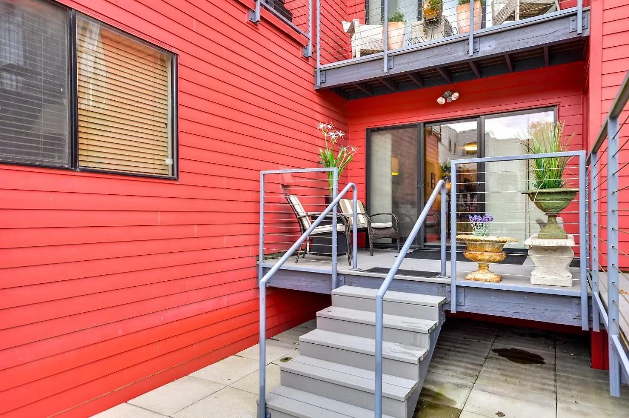 דירה Portland Condo With Hot Tub Access, Near Downtown!