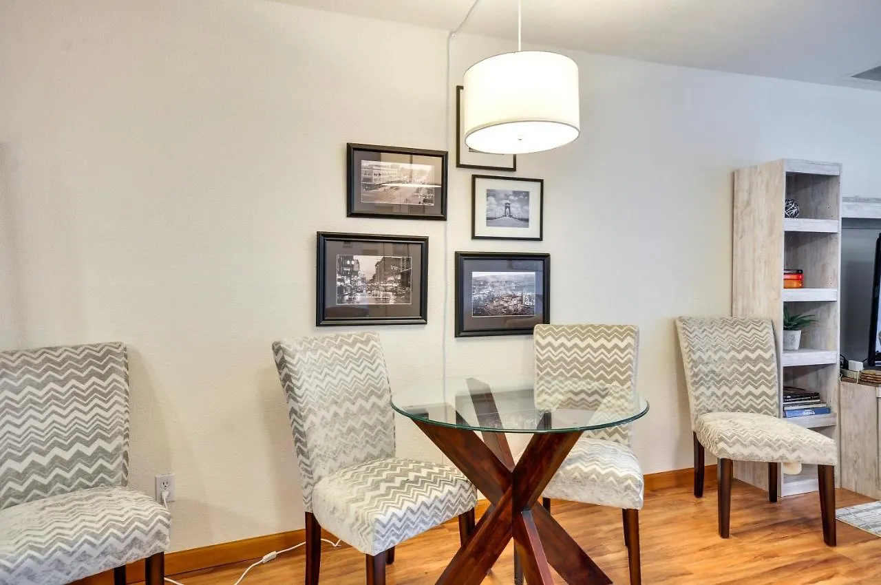Portland Condo With Hot Tub Access, Near Downtown! 0*,  ארצות הברית