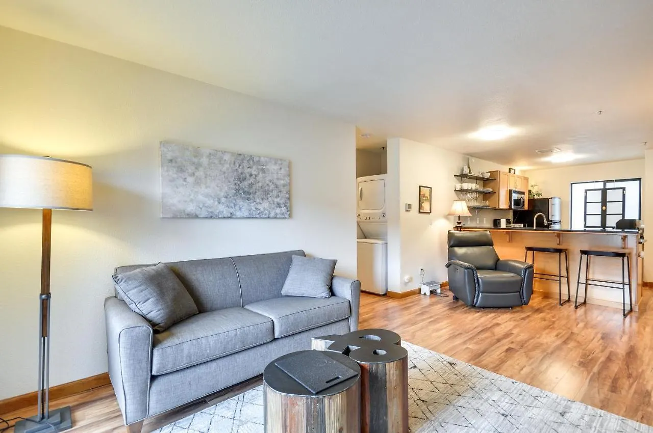 Portland Condo With Hot Tub Access, Near Downtown!