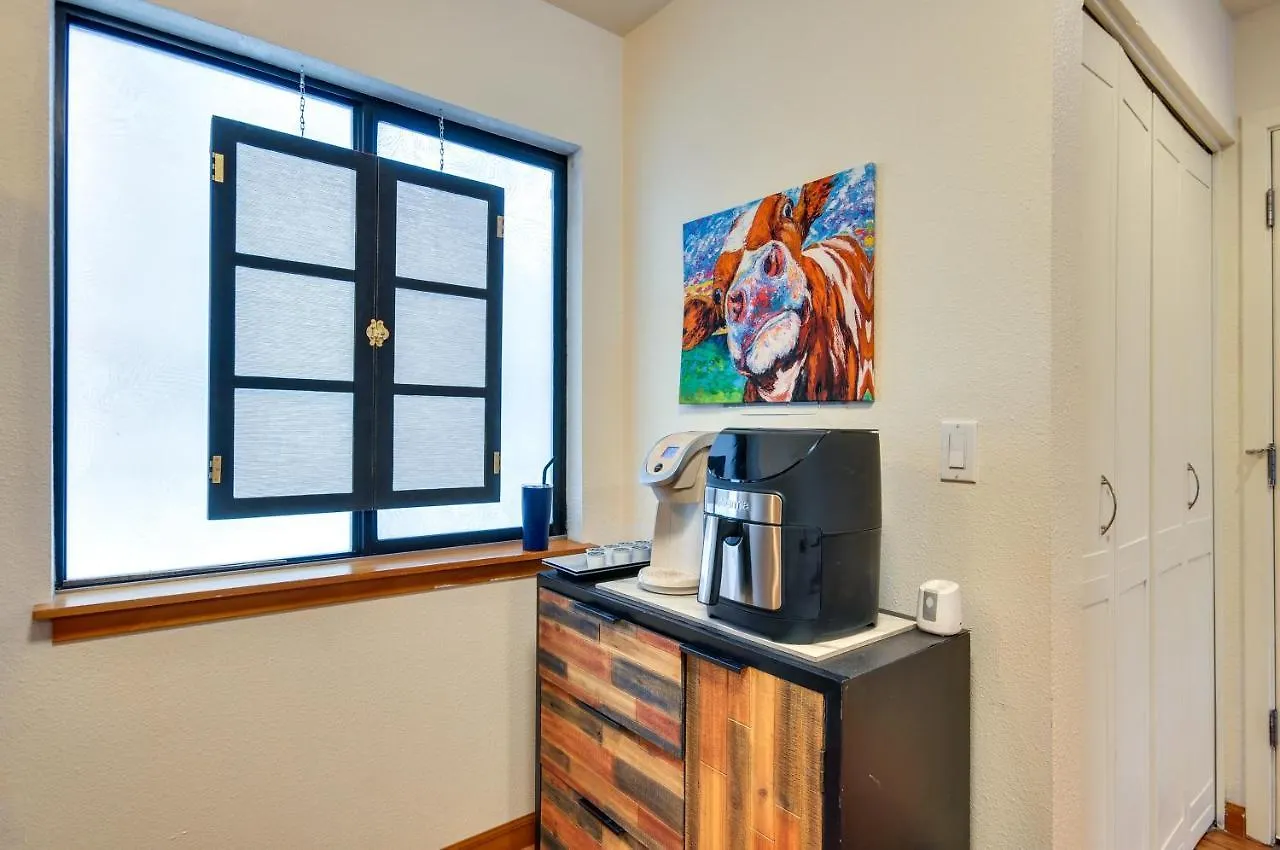 Portland Condo With Hot Tub Access, Near Downtown! 0*,